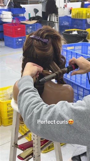 Mastering Perfect Curls with Wig Tutorials