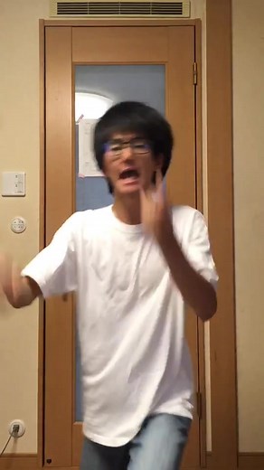 Master of Fingersnaps Performs Kenshi Yonezu's Peace Sign