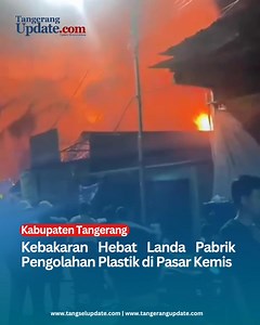 257 reactions · 24 shares | Kebakaran hebat melanda sebuah pabrik pengolahan plastik di Desa Pangadegan, Kecamatan Pasar Kemis, Kabupaten Tangerang, Rabu 22 Oktober 2025, dini hari. Kobaran api yang cepat membesar karena banyaknya bahan mudah terbakar, membuat warga sekitar pabrik panik. . . Dapatkan informasi update dan mencerahkan lainnya dengan mengikuti akun Instagram @officialtangerangupdatecom #tangerangupdate | Berita Tangerang | Facebook