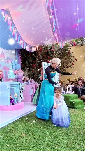 Elsa Desata Sus Poderes #libresoy #frozen #disney #arendelle #princesas