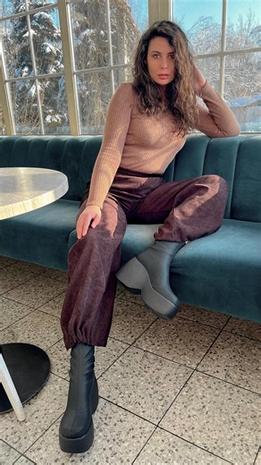 S e v e n t e e n ™ on Instagram: "Розпаковка - завжди хвилюючий момент 😍 Штани ▫️Розміри: S-M, L-XL, XXL-3XL ▫️Матеріал: вельвет ▫️Кольори: шоколад ▫️Артикул на сайті: 2386.6561 ▫️Ціна: 1599 грн Гольф ▫️Розміри: S-M, L-XL, XXL-3XL ▫️Матеріал: італійський трикотаж ▫️Кольори: коричневий, бежевий ▫️Артикул на сайті: 2342.6541 ▫️Ціна: 1099 грн Безкоштовна доставка від 2000 грн👌🏻 14 днів обмін, повернення👌🏻 Для замовлення пиши у дірект 📱"