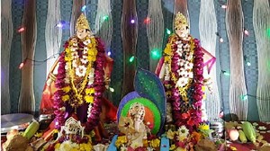 आज घर घर पधारेंगी महालक्ष्मी, जानिए पूजा कैसे होती है और कौन से मंत्र बोले जाते हैं