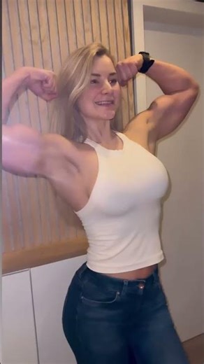Insane Muscle Flexing! 💪 Amazing Female Fitness Motivation