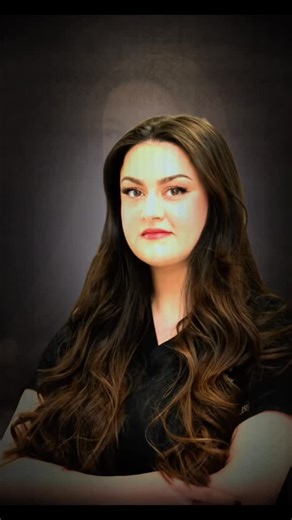 SKIN PRO • Лазерна епилация • Процедури за лице и тяло on Instagram: "✨ Мария Коларова е професионалист, на когото можеш да се довериш – спокойствие, прецизност и видими резултати още от първата среща. Тя е дипломиран специалист по медицинска козметика, завършила Медицински колеж към МУ „Проф. д-р Параскев Стоянов“ – Варна. 🌿 Какво я отличава? Работи с изключителна прецизност, внимание към детайла и индивидуален подход, защото за нея всяка кожа е уникална и изисква персонално решение. 📚 Мария