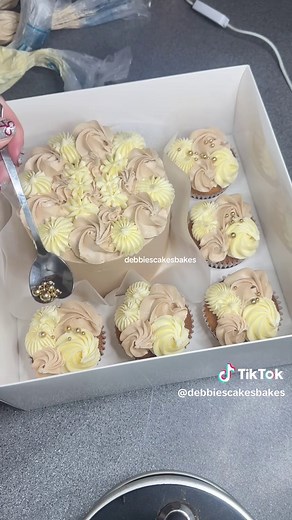 Easy Neutral Themed Bento Cake Decorating Tutorial