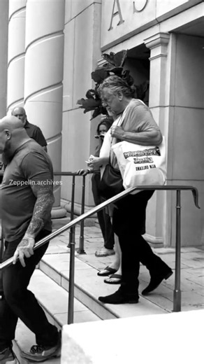 Robert Plant Spotted Out in Public! ?️ #ledzeppelin