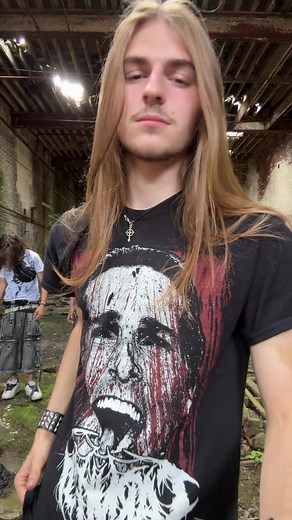 Long Red Hair and Emo Style: The Perfect Combination for a Bold Look!