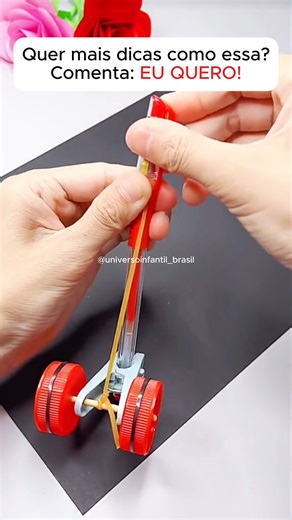 🌈 UNIVERSO INFANTIL ✨️ on Instagram: "🚗✨ Você não precisa de brinquedos caros para criar momentos inesquecíveis com seu filho. Com tampinhas, elásticos e clipes, dá pra transformar materiais simples em brinquedos incríveis que estimulam criatividade, coordenação e imaginação — tudo isso longe das telas 📵💛 Esses momentos viram memórias, risadas e conexão de verdade. E o melhor? Dá pra fazer agora, com o que você já tem em casa. 👉 Quer receber mais ideias de brinquedos caseiros, fáceis e educ
