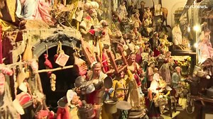 La tradizione del presepe napoletano non invecchia mai