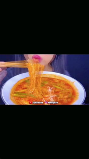 @asmrphan Spicy noodles with the usual. Rice cake filled with cheese, soft boiled eggs, green onions and mozzarella . . #asmr #spicynoodles #mukbang #noodles #letseat