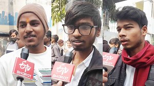 इंटरमीडिएट परीक्षा‌ देकर बाहर निकले छात्रों ने कहा- 'आसान रहे प्रश्न, कलम तोड़ दिए हैं'