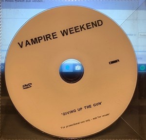 Vampire Weekend - Giving Up The Gun