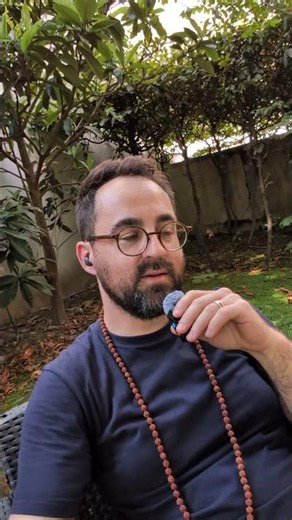 Pourquoi je dis tout le temps "On s'en-yoga les chakras" ? (L'explication !) 🧘‍♂️✨