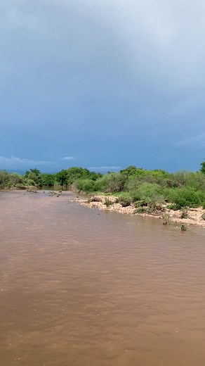 Cruzando el arroyo en el camión 💦🚎 | David Araujo En El Rancho