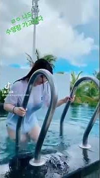 섹시한 수영복#shorts #중국 #모델 #여자 #섹시미녀 #섹시#수영장#수영복#비키니