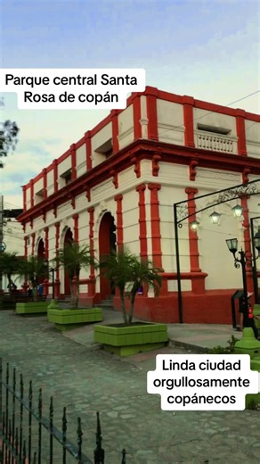 Explorando el Parque Central de Santa Rosa de Copán en Honduras