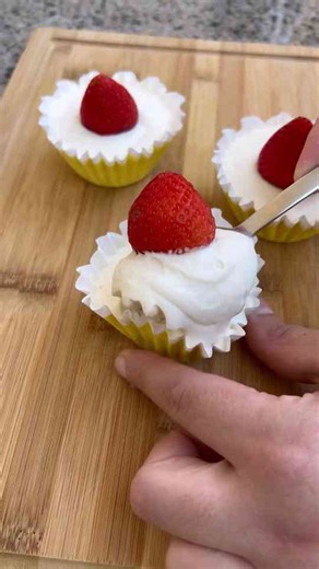 5 ingredient mini cheesecake cups