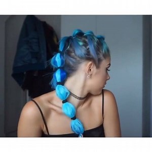🦄🦄 #unicornhair from @sophiehannahrichardson Will you try it this weekend? ✌🏼️󾬓󾆫🏼 ・・・ Here's another hair tutorial for you all 󾬓 #hairandstyles #vegas_nay #hudabeauty #stylevideo #dyedhair #hairandstyles #makeupvideoss #hair_videos #fashionarttut #hairdotutorials #tutorialesvideos #makeupcoach #video #liveglam #hairglamvideos #hairvideodiary #colouredhair #mermaid #mermaidhair | Unicorn Cosmetics