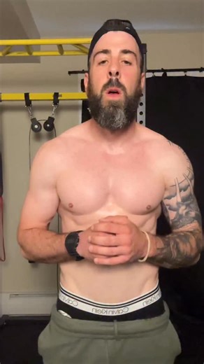 Ryan Reynolds Chest & Back Workout… A1. Pause Pushups 3 x 6-12 reps, 3 seconds down, hold for 1 second at the bottom Rest 90 seconds B1. Side to Side Pushups 3 sets x 9-12 reps each side, 2 seconds down 90 seconds rest C1. Pullups or Chinups 3 sets x 6-12 reps / *5 reps (Straight Sets / *Cluster Sets) 10 seconds rest *Cluster Set - Perform 1 rep, rest 15-30 sec then repeat 2-4 more times. C2. Floor Flyes 3 sets x 9-15 reps, 2 seconds down, hold for 1 seconds at the bottom 90 seconds rest D1. Sin