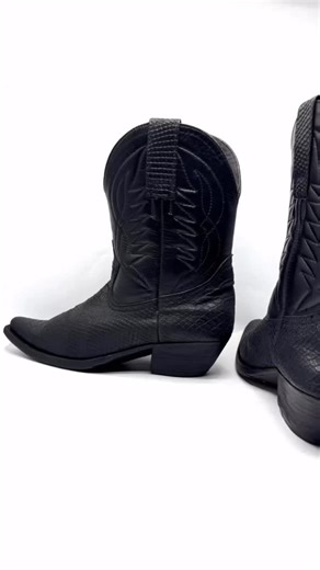 The Kick Store Ktm on Instagram: "WESTERN COWBOY BOOTS 🤠 SOLD 🔒~ This pair of boots is a men’s black exotic python western boot, likely from the brand Cody James or Cavender’s. Product Specifications Material: Features a genuine python leather foot and a cowhide leather upper shaft. Design: These western-style boots typically feature: An embroidered design on the shaft. A round or semi-oval toe. A single-stitched welt construction with a leather outsole and rubber heel cap. Style