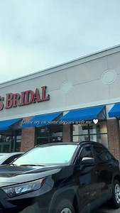 Come along with bride-to-be Velarie to try on wedding dresses! 🤍 Here are some pro tips to plan for YOUR appointment: 1. Book your first bridal appointment 6-9 months before your wedding! 2. Take LOTS of photos at your appointment! If you don’t pick a dress during your first visit, this will give you something to look back on ahead of your next appointment! 3. Be open-minded to trying on different silhouettes & styles you might not have loved online! 4. Bring your besties with you to your appoi