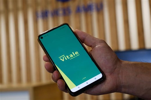 On a installé la carte Vitale sur notre smartphone : on vous explique comment ça marche (en théorie)