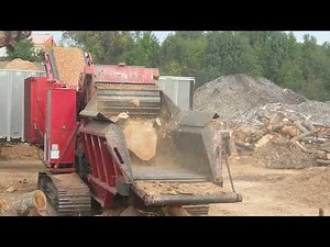 Bandit Beast 4680 - Huge tracked wood chipper ‪@banditchippers‬