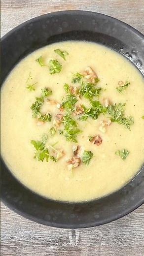 Was macht man mit Pastinaken? Zum Beispiel diese cremige Suppe. Rezept in den Kommentaren #soulfood
