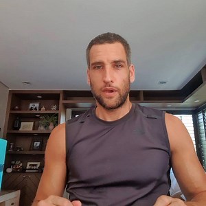 Aparently husbands are not allowed to do make up reviews. We dont think that our new show #MakeUpWithBolz will air any time soon. Asking for the #BulliedHusbandsClub's member for support, because we also deserve our maku ups reviews! PS: yes yes, my eyebags are terrible, #Thylane makes sure we stay awake at night :) To donate go to my bio ❤ | Nico Bolzico