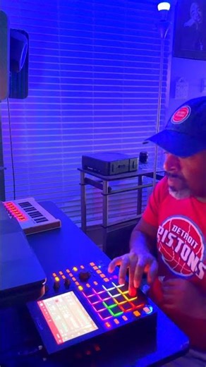 Making an old school hip hop piano beat on MPC One with the Bap essentials expansion #beatstars