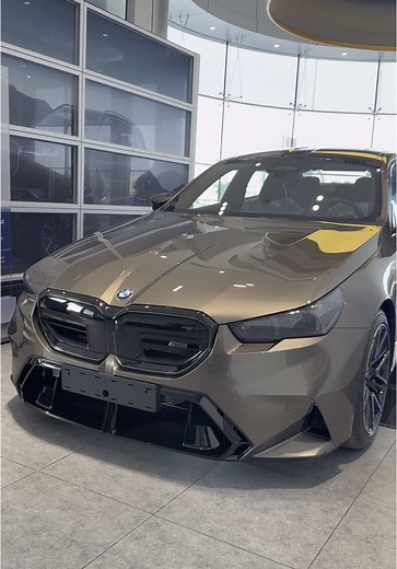 BMW M5: Unleashing 727 HP with Hybrid Technology