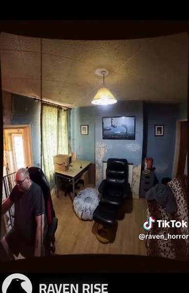 جن يحرك اساسات في المنزل لحظات مرعبة جدا 😱😱horror#shorts #scary#camera#Incredible horror clip A clip that will make you feelscared#ghost #scaryRAVE