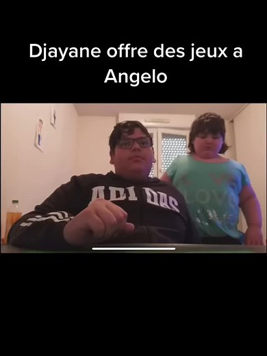 Clip 2019 | djayane offre des jeux à angelo #angelo #djayane #angelogamesoles #fifa