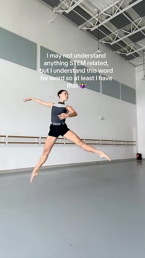 Natalie Taylor on Instagram: "I need to point my toes in my glissade #ballet #balletdancer #ballerina #balletdancer #petitallegro #balletclass #ballerinasofig #balletcore #orlandoballetsecondcompany #orlandoballet"