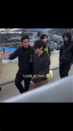 Look at him 😭 Taehyung at Park Hyoshin’s concert right now 😭#v #taehyung #trending