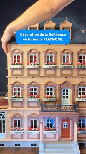 PLAYMOBIL France | Après avoir partagé nos astuces pour sublimer l’extérieur de la Dollhouse PLAYMOBIL… il est temps d’ouvrir les portes et de découvrir la... | Instagram
