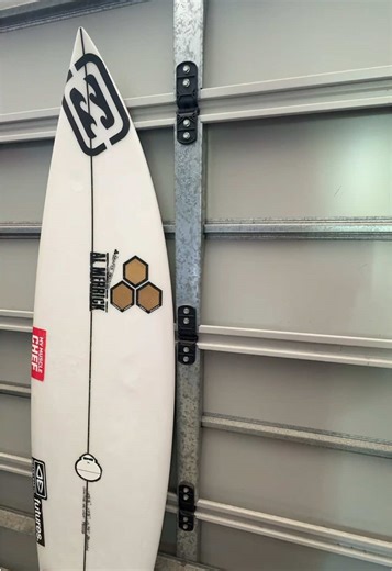 How to Clean and Maintain Your Surfboard Effectively