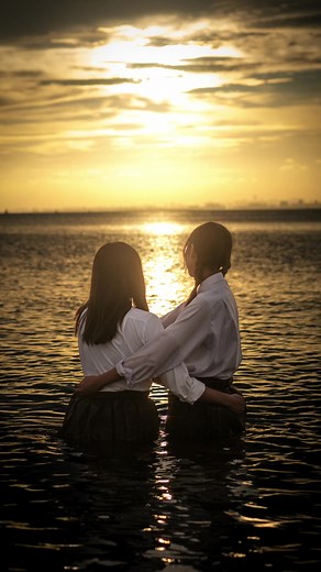 制服水泳部の女子高生、文化祭でシンクロ演技に挑戦！