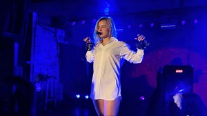 Addison Rae空降伦敦举行新专音乐会！热单连唱粉丝嗨翻天～