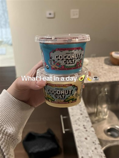 Kinda random WIEIAD #whatieatinaday #whatieatinadayrealistic #whatieayinaday #wieiad #wieiadrealistic @The Coconut Cult @Nespresso @Chobani @Bloom Nutrition