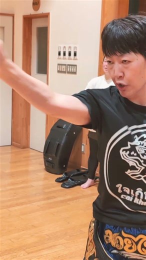 ゴムゴムの～JETガトリングをビッグミットで練習するキック女子サウスポー #キックボクシング #ミット打ち #キック女子