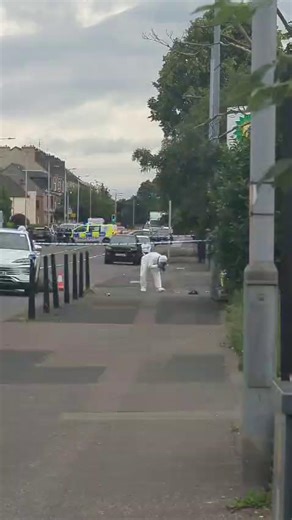 LIVE: Forensics at the scene after man dies after being found "seriously assaulted." Forensics have been seen taking pictures and gathering evidence. LIVE UPDATES HERE: https://www.glasgowtimes.co.uk/news/25286008.live-greenock-road-paisley-taped-off-amid-death-man/ | Glasgow Times