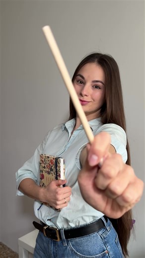 Quick and Easy Pin-Up Hairstyle Tutorial