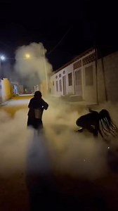 ☄️😱 ¡Apareció una bola de fuego… pero no contaba con Doña Chuya! 😂🔥 En un tranquilo pueblo cayó algo del cielo y todos corrieron del susto… 💪👵 hasta que Doña Chuya salió sin miedo y puso orden. Porque al miedo se le enfrenta con carácter y humor. #Viral #Comedia #Humor #Miedo #Tendencia #IA 😆 | MX Informativo