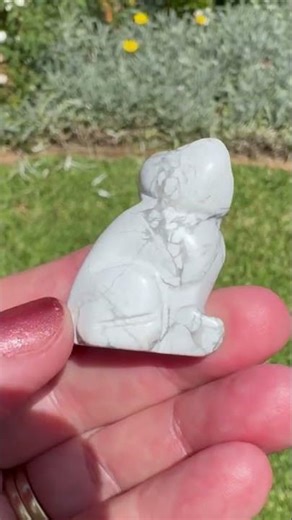 Howlite Cat Carving | Natural Stone Figurine