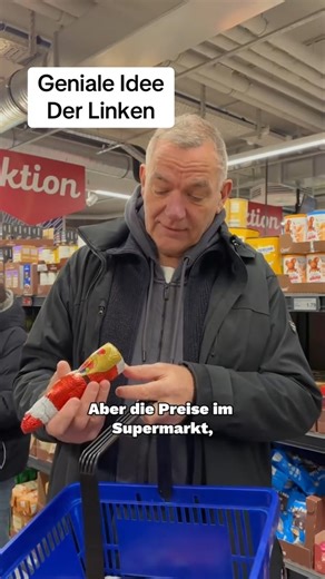 Dr. Robin Kiera on Instagram: "#stitch mit Jan van Aken die Vorhut Der Arbeiterklasse demonstriert einmal wieder die überlegenheit der sozialistischen Idee über diese ganzen andern. Das Ende des Kapitalismus beginnt mit einem Imperium der Schokoladennikoläuse. #teamdiggi #ceoofdiggi #finanzieren #linke"