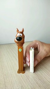 Você já abasteceu seu PEZ hoje? O Scooby-Doo mostra como é simples e prático! Basta você escolher o seu sabor de pastilha preferido e seguir as dicas do vídeo! #pez #pezbrasiloficial #pastilhascomestiveis #vegano #semgluten #semlactose #corantenatural | PEZ