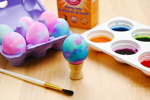 Fizzy Easter Eggs | Dying Eggs With Baking Soda Science