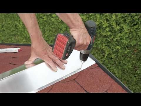 Montage eines Firstblechs / Installation of ridge flashing