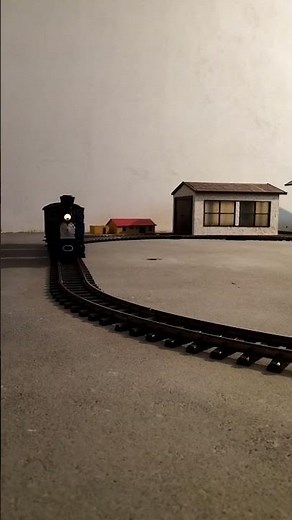 Der blaue Zug - ein echter Klassiker. LGB 20301 auf der kleinen neuen Innenanlage meines Vaters